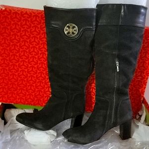 TORY BURCH SELMA MID HEEL IN SMOKE SUEDE SIZE 8 ALMOST NEW